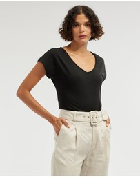 Amelius - Sadie V Neck Tee