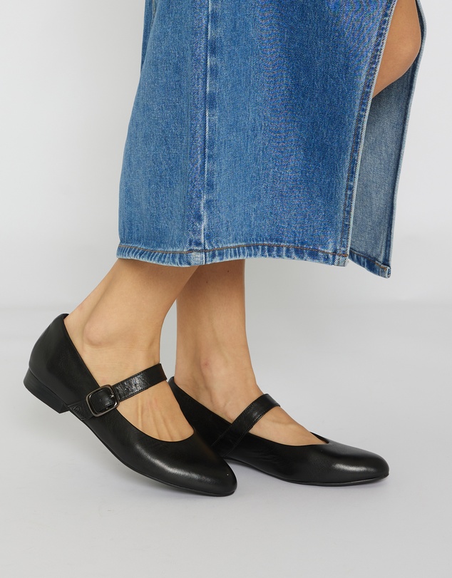 Wide Steps - Danielle