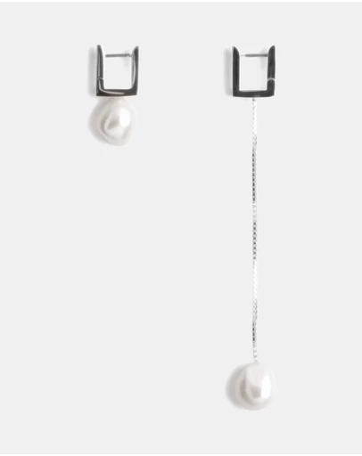 COS - Bezel Dangly Pearl Earrings