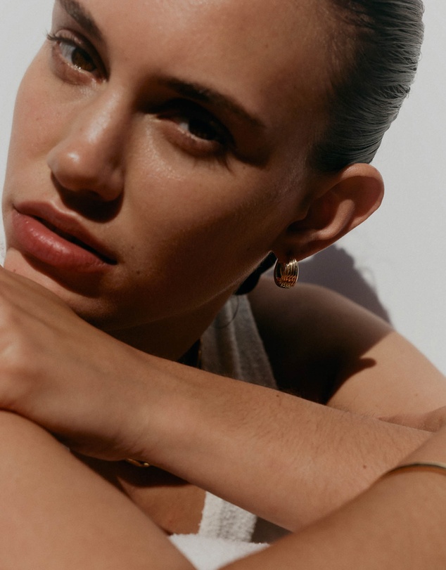 Kirstin Ash - Mondo Hoops