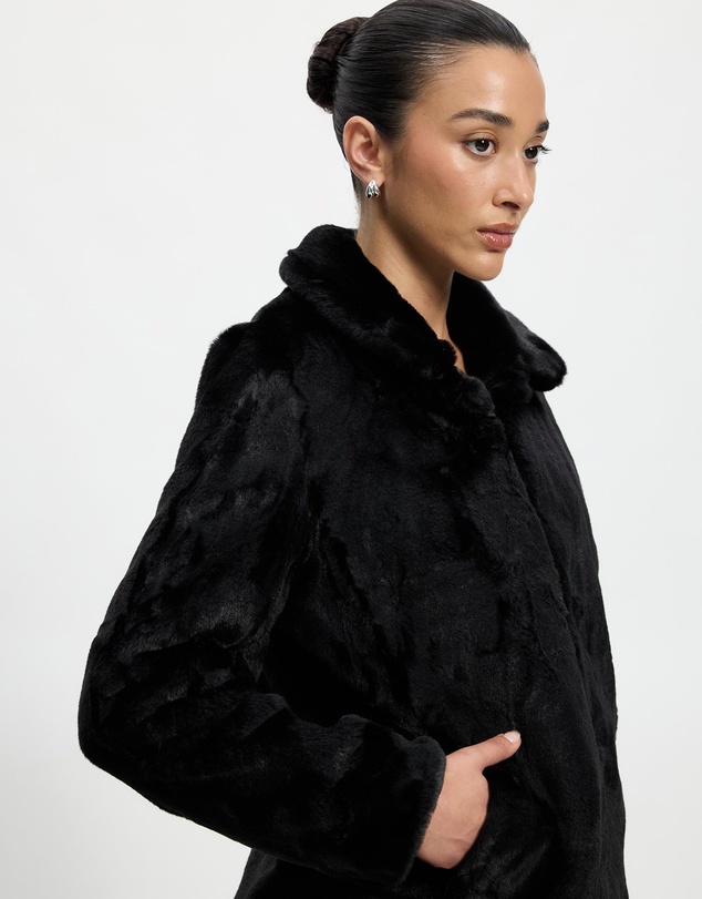 Lindsay Nicholas New York - Short Faux Fur Coat