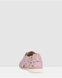 Rollie - Derby Applique Shoe