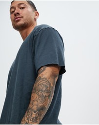 Surrounded By Ghosts - The Arsenic Relaxed Rib Knit Tail T-Shirt