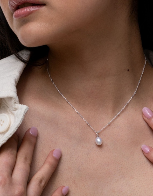 Dower & Hall - Women's Timeless Adjustable 10mm Oval White Freshwater Pearl Pendant In Sterling Silver