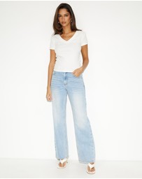 Dazie - Kiss V-Neck Tee