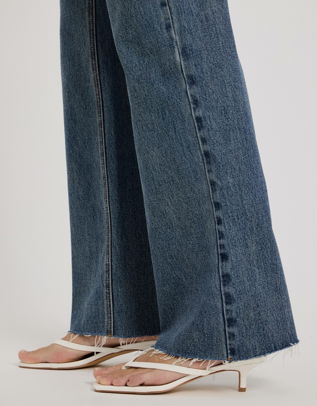 Atmos&Here - Myra Straight Leg Raw Hem Jeans