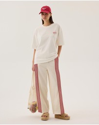 Araminta James - Chillin Tee