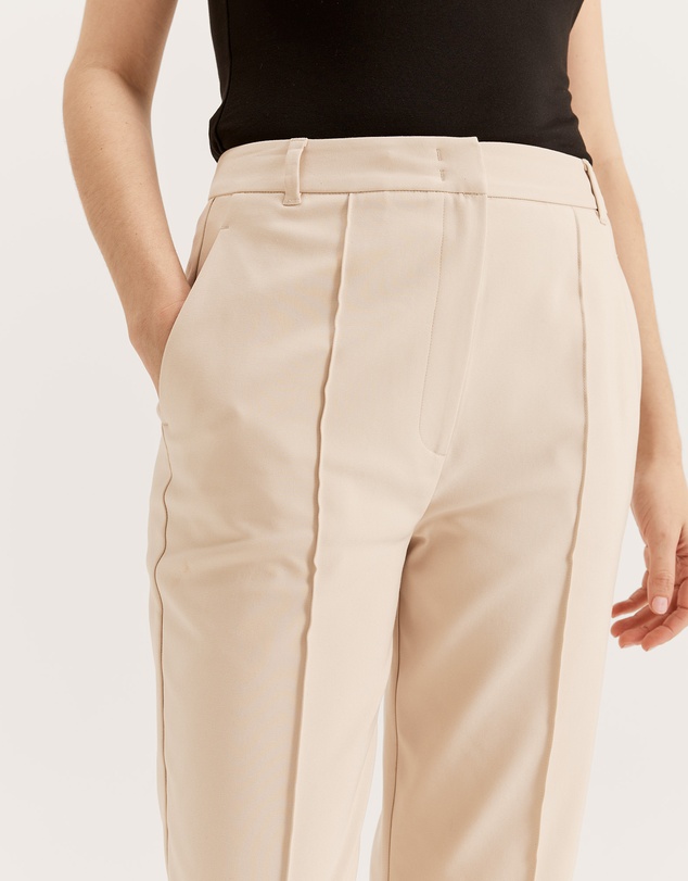 Review - Arianna Pant