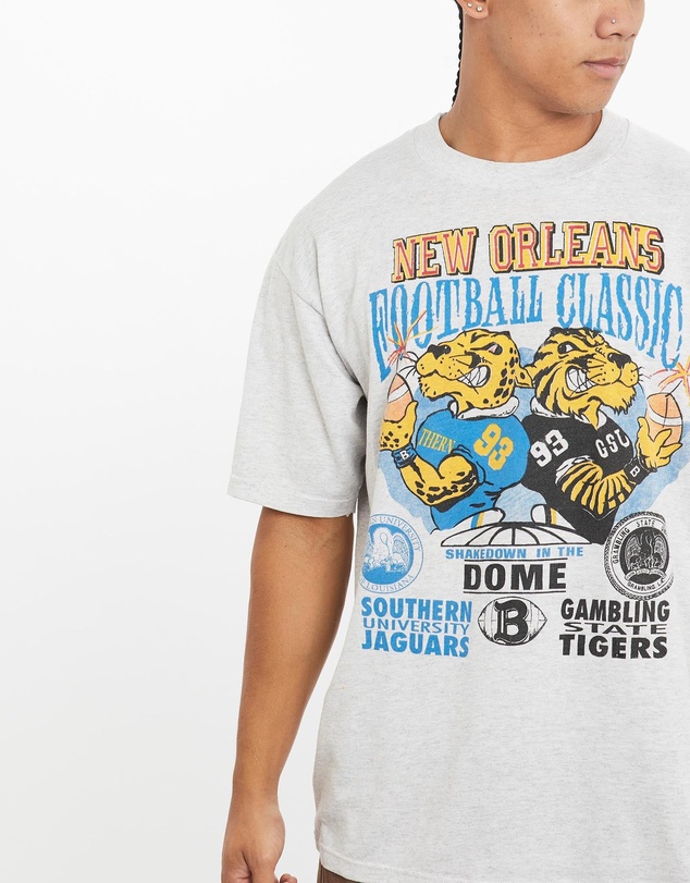 Vintage by The Real Deal - Pre Loved - Vintage 90s NCAA Jaguars vs Tigers Football Tee