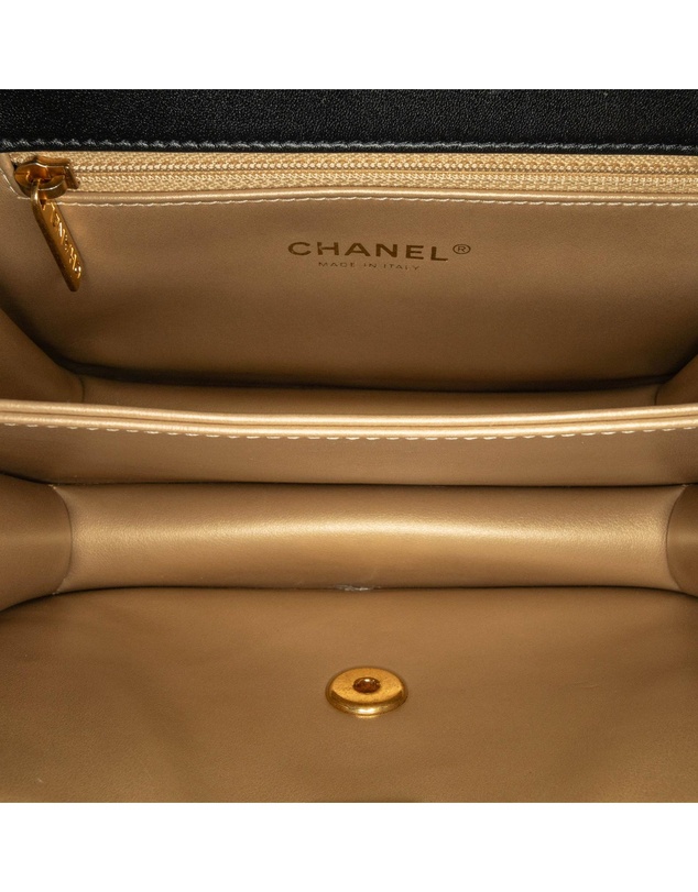 Pre-Loved by Azura Reborn - Pre-Loved chanel Quilted Leather Flap Chain Shoulder Bag with Jeweled Embellishment