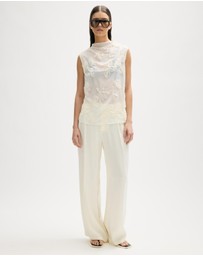 Minima Esenciales - Maelle Floral Applique Top