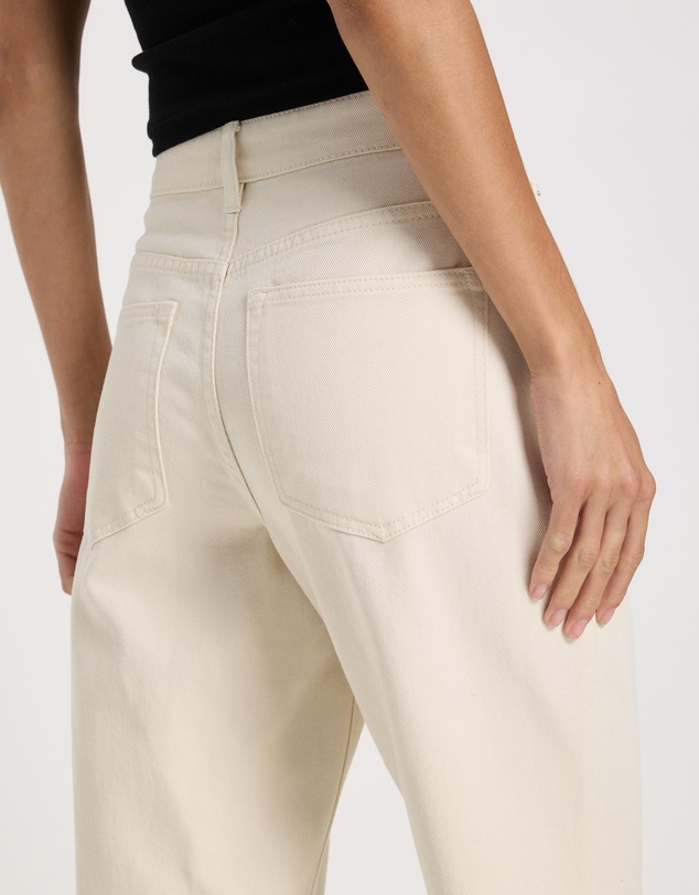 Minima Esenciales - High Rise Straight Leg Jeans