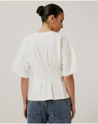 Calli - Tucked T-Shirt