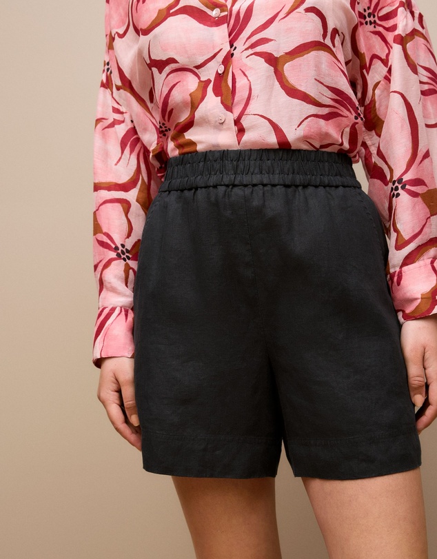 Trenery - Linen Pull On Short in Black