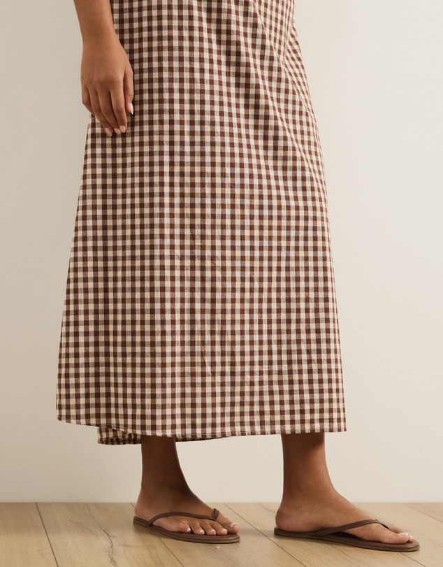 Atmos&Here Curvy - Molli V-Neck Short Sleeve Midi Dress