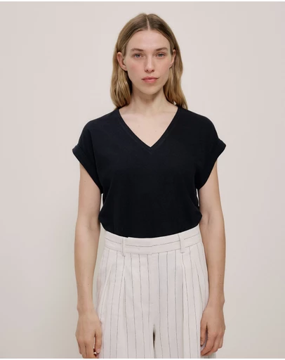 Trenery - Linen Cotton V Neck T-shirt in Black