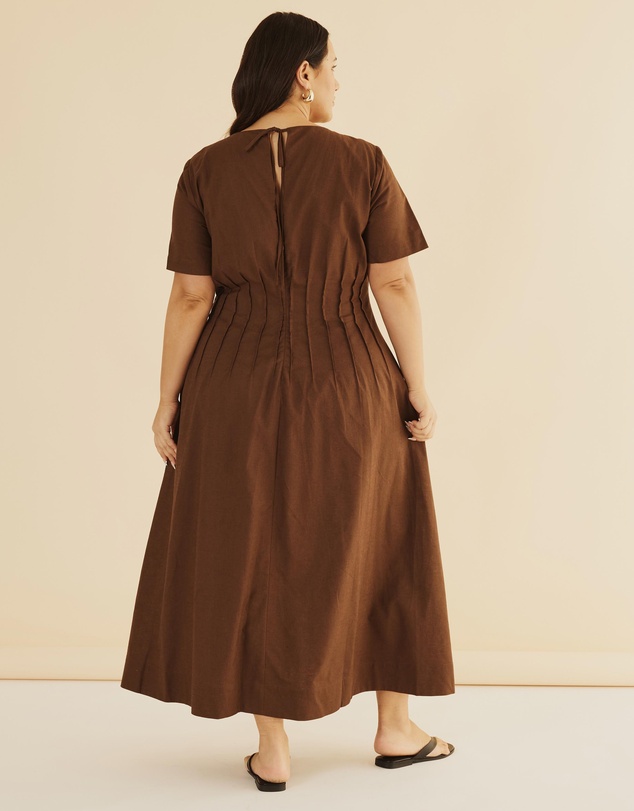 Atmos&Here Curvy - Maya Pleat Maxi Dress