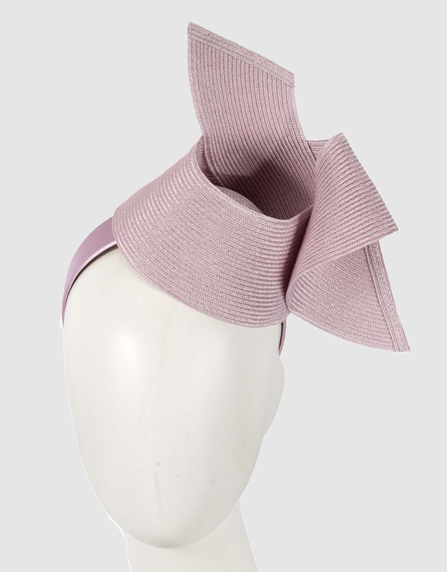 Max Alexander - Modern Twisted Racing Fascinator