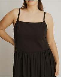 Atmos&Here Curvy - Amie Contrast Pleat Skirt Maxi Dress