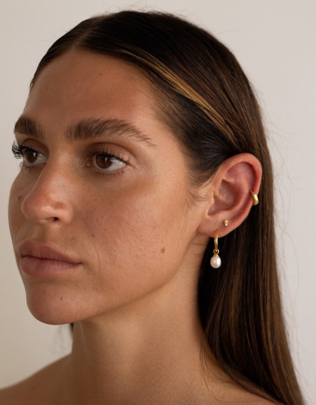 HOUSE OF SLANI - Gold Dangle Pearl Hoops
