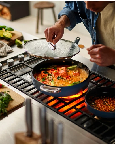 Joseph Joseph - Space Non-stick Saute Pan with Folding Handles and Lid - 28 cm