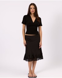 Style Addict - The Lace Skirt