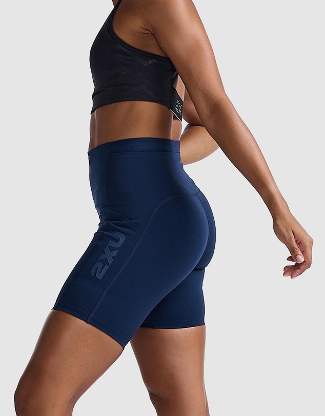 2XU - Form Stash Hi-Rise 6 Inch Compression Shorts with Pockets