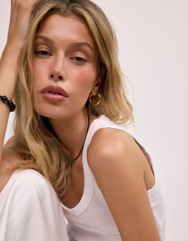 CENDRE - Rhode Huggie Earrings