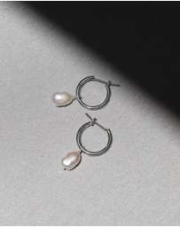 SAINT VALENTINE - Mini Keshi Pearl Hoops - Silver
