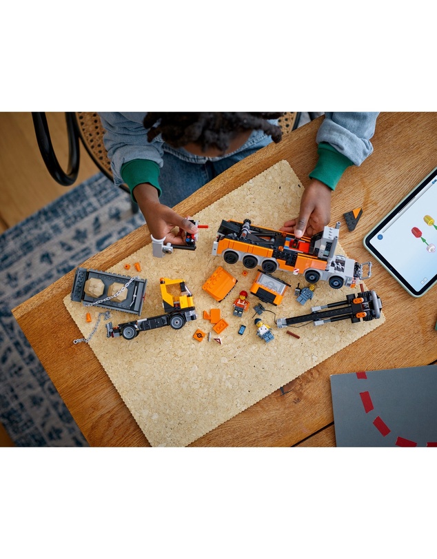 LEGO - 60467 Heavy-Duty Recovery Tow Truck with Crane