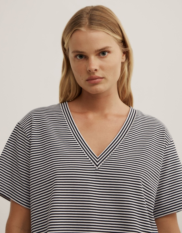 Witchery - V Neck T-shirt