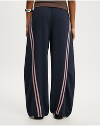 Cotton On - Contrast Barrel Leg Sweatpant