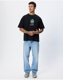 X-Large - Alien Trio Gorilla Fit Tee