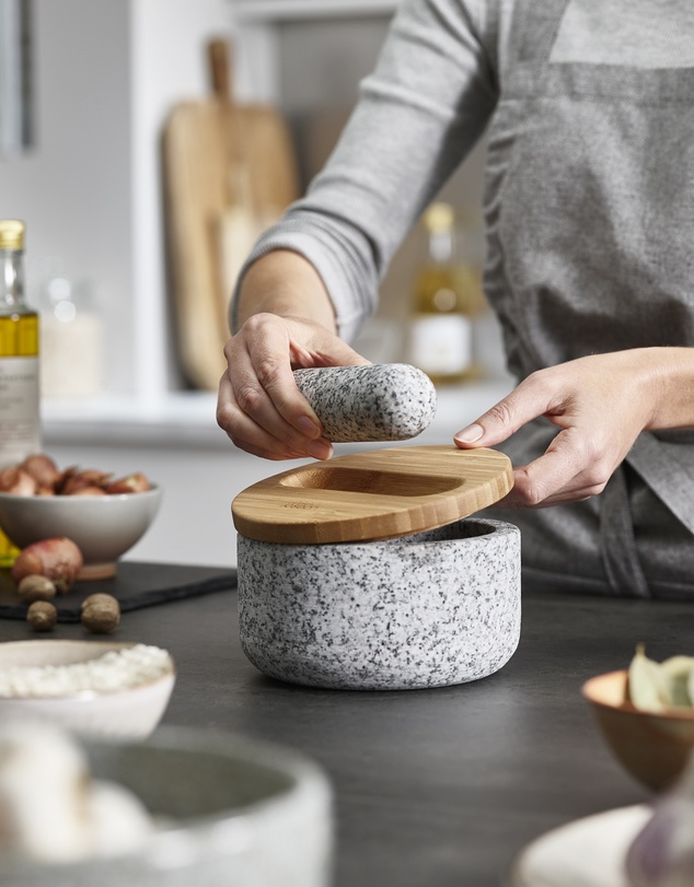 Joseph Joseph - Dash™ Pestle & Mortar with Bamboo Lid