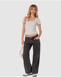 EDIKTED - Petite Raelynn Washed Low Rise Jeans
