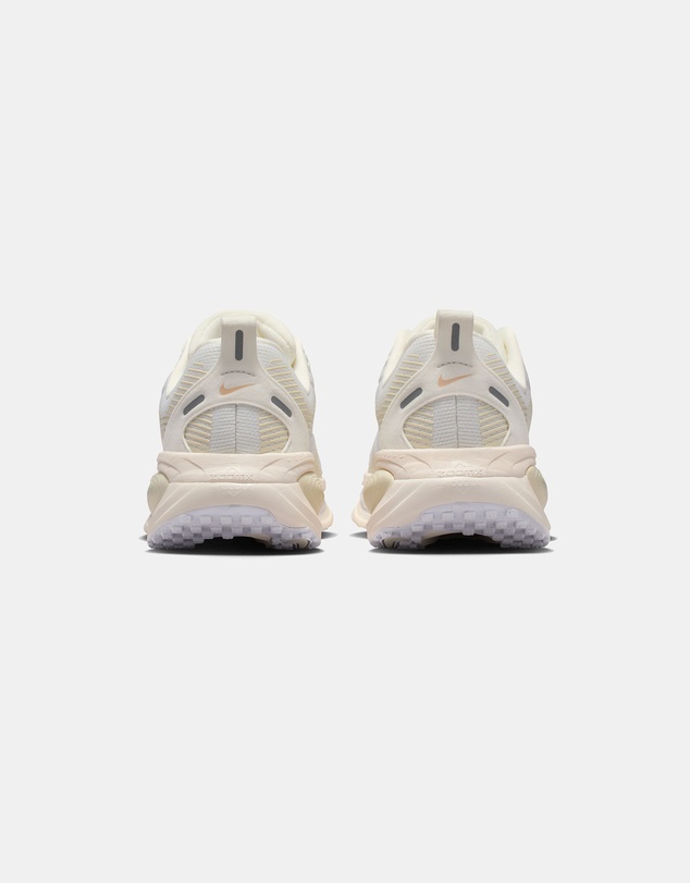Nike - Vomero 18 - Women's