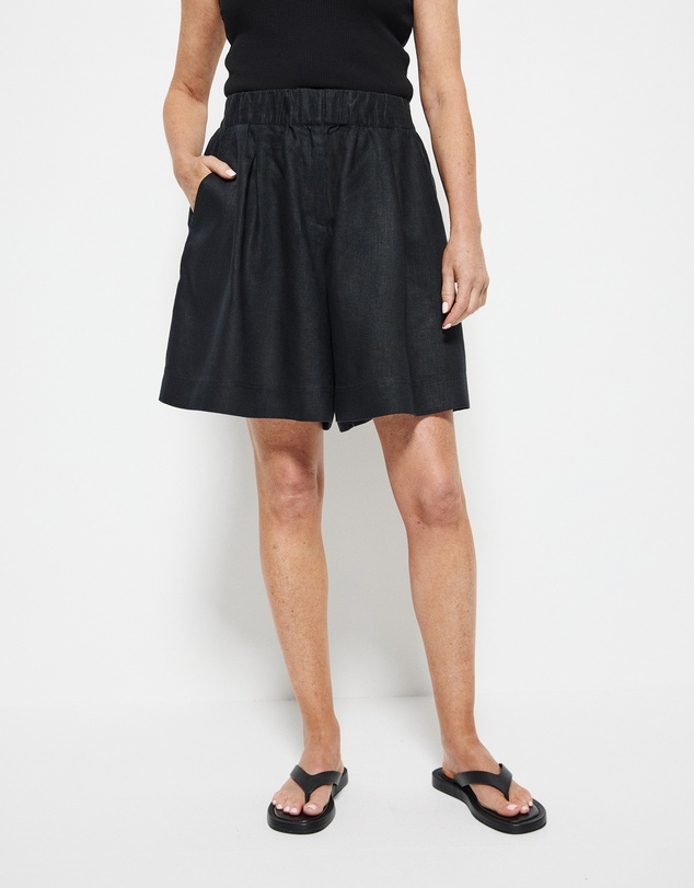 Commonry - Lucie Short