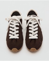 M.N.G - Poly Trainers