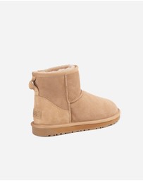 Ozwear Connection Uggs - Ugg Classic Mini Boots (Water Resistant)