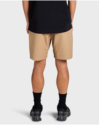 Academy Brand - Hemming Short