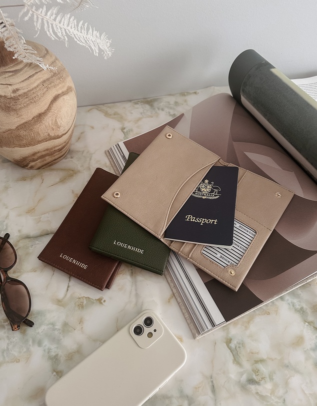 Louenhide - Venice Passport Holder