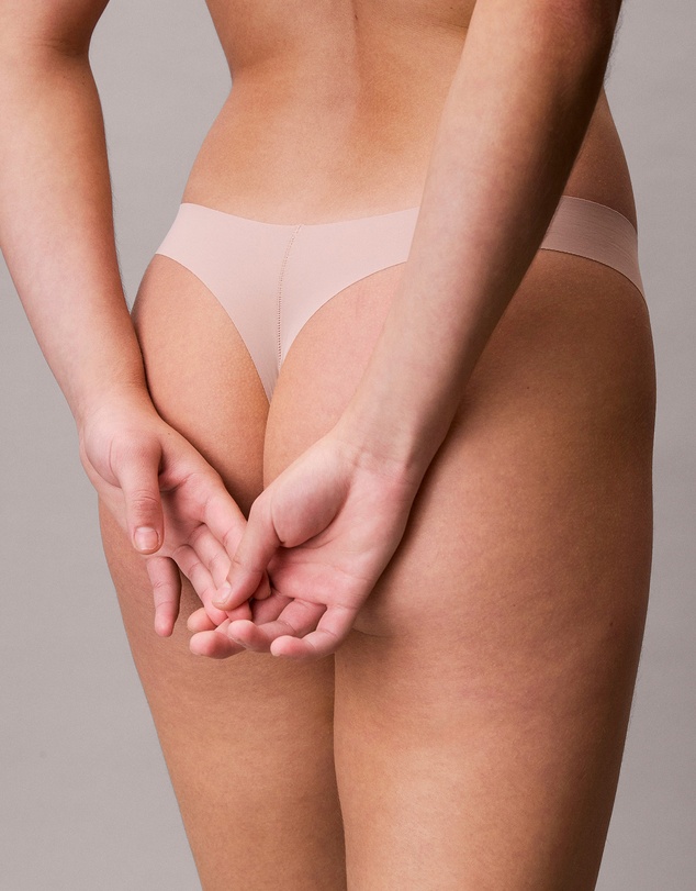 Calvin Klein - 3-Pack Invisibles Stretch Thongs