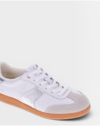 Mia Vita - Ramona II Lace-Up Casual Sneaker - White/Silver