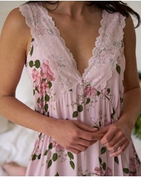 UNE PIECE - Delicate Lace Trim V-Neck Nightie