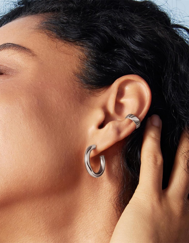 Ania Haie - Ania Haie Silver Classic Tube Medium Huggie Hoop Earrings