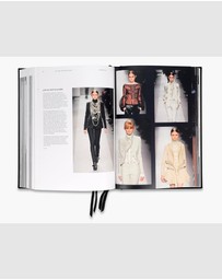 Brumby Sunstate - Givenchy Catwalk