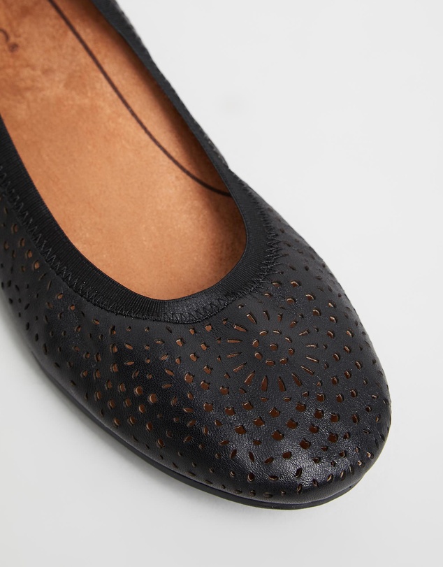 Vionic - Robyn Perf Flat - Black
