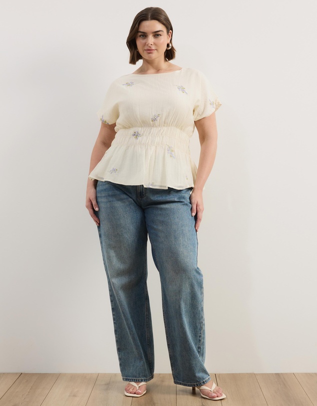 Atmos&Here Curvy - Embroidered Gathered Top