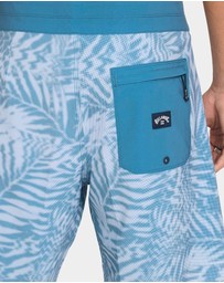 Billabong - Mens Sundays Airlite Performance 18.5