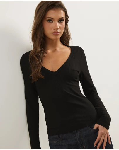 Atmos&Here - Long Sleeve V-Neck Tee